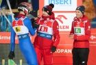 Kamil Stoch gratuluje Pawłowi Wąskowi 