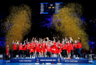 Dania cieszy się z mistrzostwa świata. Confetti i tablica świetlna z wynikiem meczu finałowego