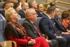 Iwona Gibas z Zarządu Województwa Małopolskiego i wicewojewoda Ryszard Pagacz podczas konferencji w uczelnianej auli poprzedzającej otwarcie nowego budynku 