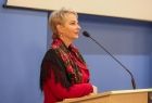 Iwona Gibas z zarządu województwa zwraca się do uczestników wydarzenia