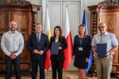 Przejdź do: Małopolska Tarcza Humanitarna – konkretna pomoc dla mieszkańców Ukrainy