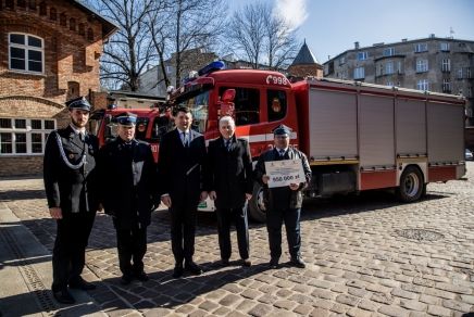 Przejdź do: Kolejne nowoczesne samochody strażackie dla małopolskich OSP