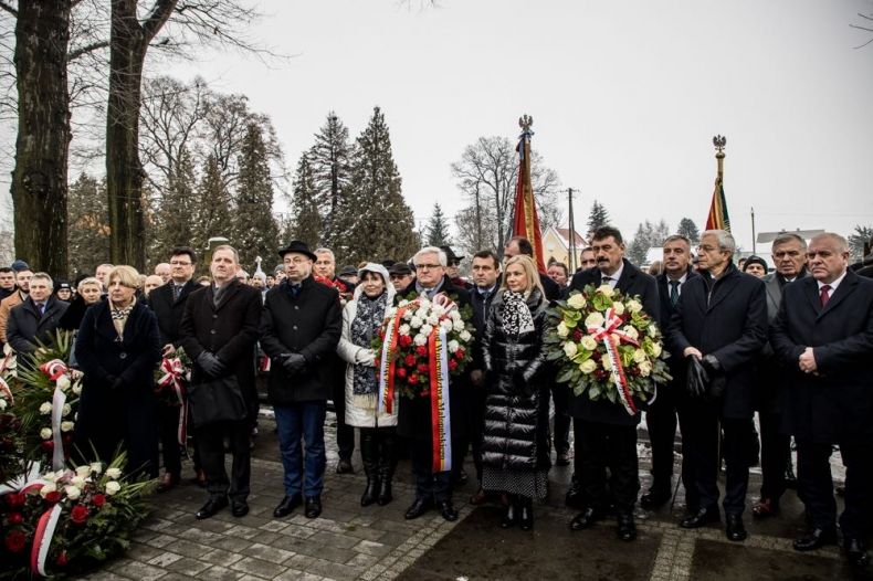 Uroczyste złożenie wieńców