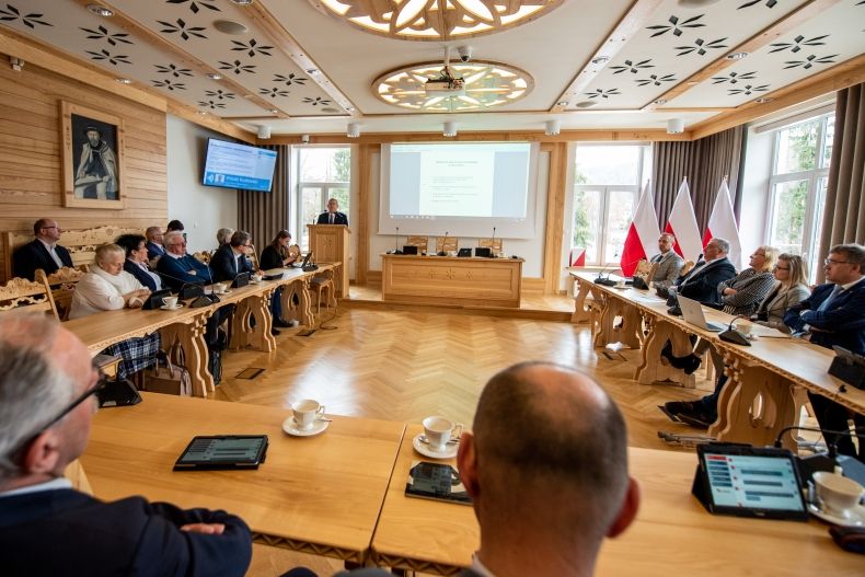 obrady sesji Rady Powiatu Tatrzańskiego - widok na salę plenarną