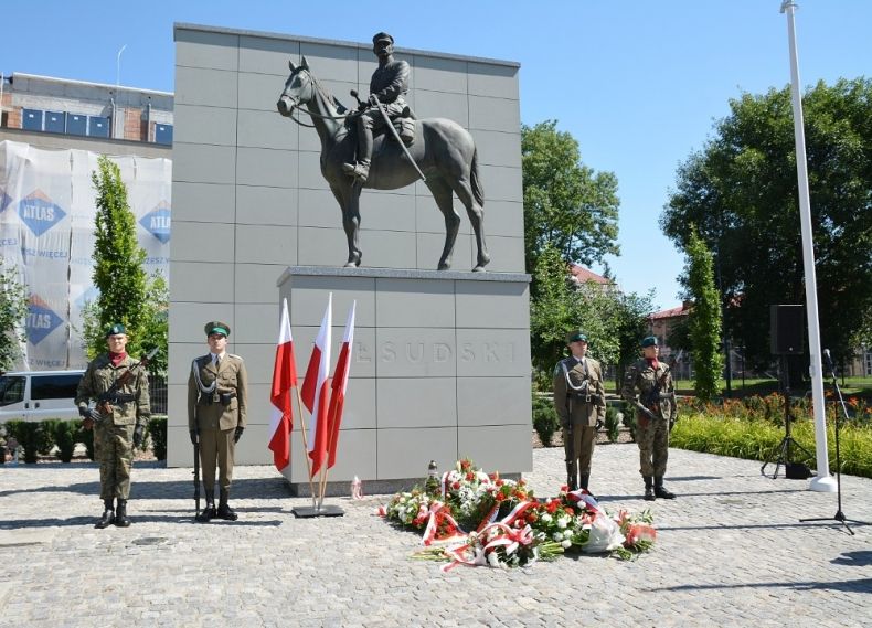 Pomnik marszałka Piłsudskiego w Nowym Sączu
