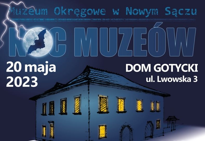 Graficzne przedstawienie budynku Domu Gotyckiego nocą, w tle nietoperz lecący na tle księżyca oraz napisy.