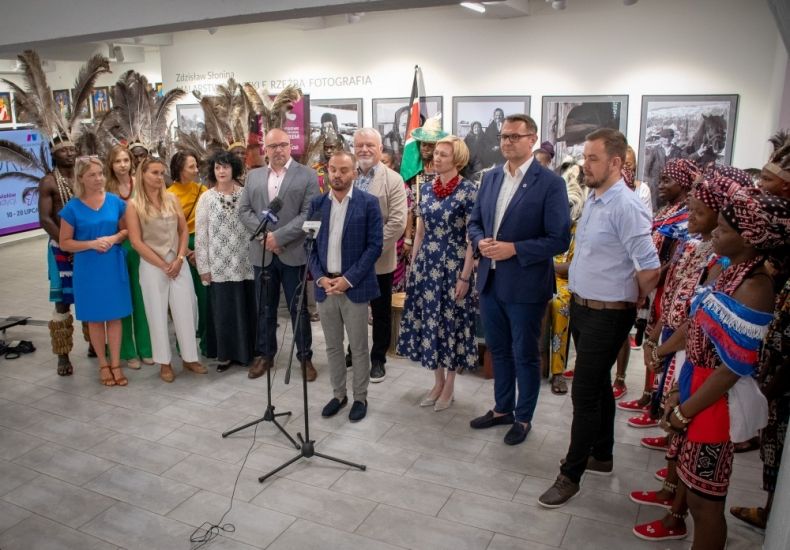 Uczestnicy wydarzenia podczas konferencji prasowej