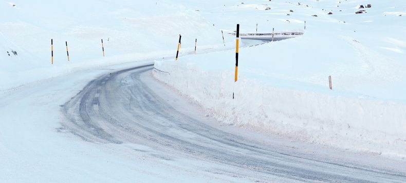 Zdjęcie podglądowe, zaśnieżona droga