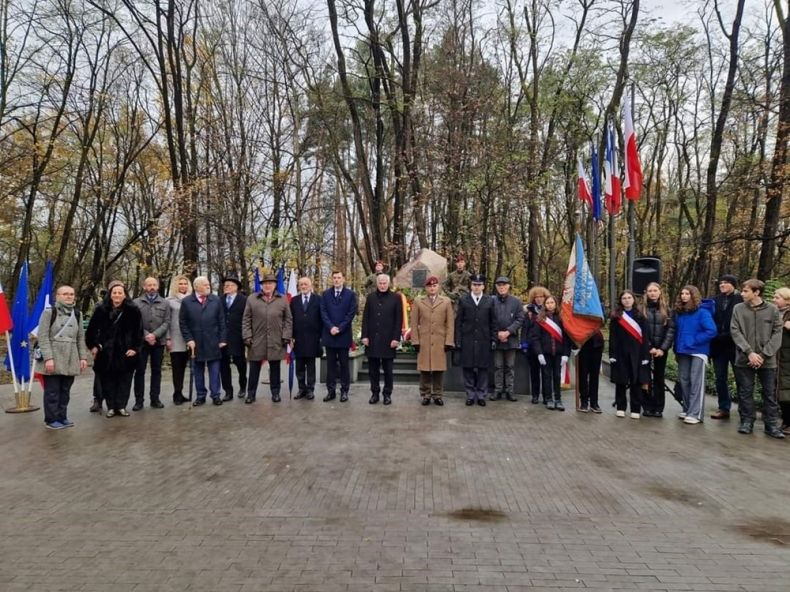 goście składają hołd jeńcom