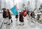 Oficjalne otwarcie budynku Muzeum Palace - uroczystości w kościele - wchodzą poczty sztandarowe