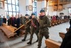 Oficjalne otwarcie budynku Muzeum Palace - uroczystości w kościele - poczty sztandarowe pomiędzy ławami