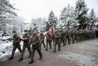 Oficjalne otwarcie budynku Muzeum Palace - uroczystości po Mszy Świętej widok na uczestników idących do Muzeum Palace