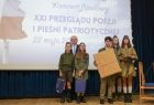 Wicemarszałek Józef Gawron z grupą harcerzy.
