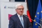Wicemarszałek Józef Gawron przy mikrofonie.