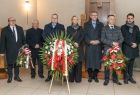 Iwona Gibas wraz z innymi uczestnikami uroczystości