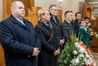 Iwona Gibas wraz z innymi uczestnikami uroczystości