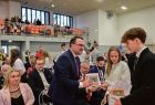 sekretarz Pałka z dziećmi i młodzieżą