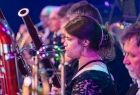Muzycy orkiestry symfonicznej podczas koncertu