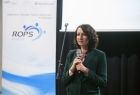 Marta Malec-Lech z zarządu województwa mówiąca do mikrofonu.