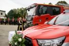 Dwa nowe wozy strażackie zgodnie z tradycją zostały poświęcone przez kapłana 