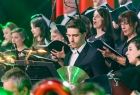 Członkowie chóru podczas występu