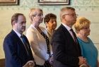 Iwona Gibas z zarządu województwa oraz przedstawiciele władz lokalnych samorządów