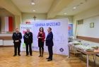 Marta Malec-Lech z zarządu województwa małopolskiego, wójt gminy Brzesko Tomasz Latocha i przedstawiciele OSP gmimy Brzesko