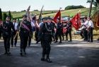Strażackie poczty sztandarowe w trakcie przemarszu.
