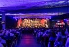Orkiestra oraz soliści na scenie festiwalu oklaskiwani przez liczną publiczność