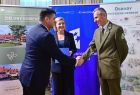 Przekazanie umowy dotyczącej projektu Kobierzyn Naturalnie