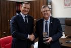 Wicemarszałek Witold Kozłowski i dyrektor szkoły.