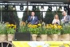 Wicemarszałek Ryszard Pagacz stoi na scenie.