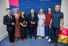 Zdjęcie grupowe na tle ścianki MCDN.
