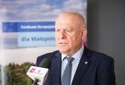 Wicemarszałek Ryszard Pagacz w trakcie wywiadu.