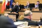 Wicemarszałek Łukasz Smółka w trakcie wystąpienia