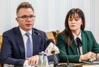 konferencja prasowa w gminie Ochotnica Dolna - wójt gminy Ochotnica Dolna Tadeusz Królczyk oraz Katarzyna Węgrzyn-Madeja dyrektor Zarządu Dróg Wojewódzkich w Krakowie.