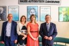 Dyrektor Wydziału Edukacji UMWM, wicemarszałek Witold Kozłowski i dwie kobiety.