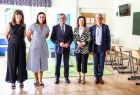 Zdjęcie grupowe. Wicemarszałek Witold Kozłowski z pracownikami.