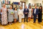 Zdjęcie grupowe w czytelni.