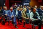 Uczestnicy spotkania - wójtowie, burmistrzowie i prezydenci biorą udział w dyskusji.