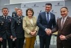 Podpisanie umowy na 63 samochody strażackie