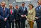 Podpisanie umowy na 63 samochody strażackie