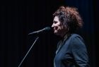 Dorota Ficoń aktorka Teatru Witkacy śpiewa podczas obchodów 39 urodzin Teatru Witkacy , 