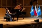 Pianistka w trakcie koncertu.
