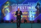 Wicemarszałek Ryszard Pagacz stoi na scenie.