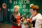 Iwona Gibas z zarządu województwa oraz przedstawicielka Koła Gospodyń Wiejskich w Polance Wielkiej podczas oficjalnego powitania gości i uczestników wydarzenia