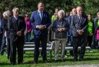 Uczestnicy wydarzenia podczas mszy polowej.