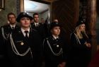 Strażacy ochotnicy w galowych mundurach biorący udział w mszy świętej