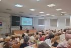 W czasie wydarzenia blisko 150 seniorów wysłuchało wykładów lekarzy, dietetyka i fizjoterapeuty z zakresu szeroko pojmowanego zdrowia