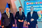 Radny województwa Marek Wierzba, marszałek Łukasz Smółka i radny województwa Dariusz Badurski